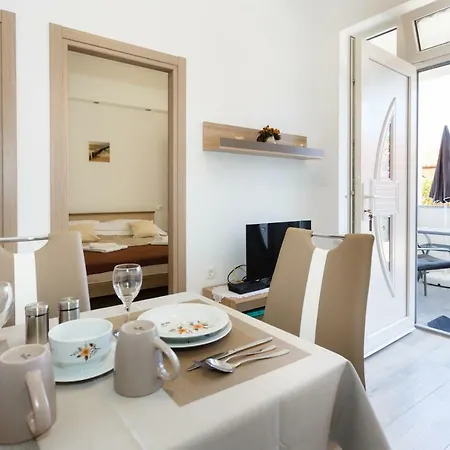 Rosemary 24 * Krk Town