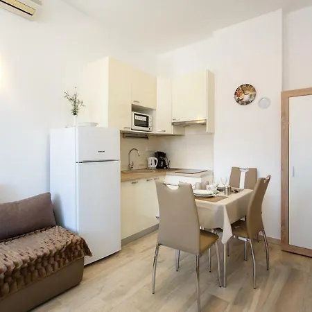 Rosemary 24 * Krk Town